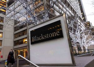 Blackstone Shares Trail Competitors Amid Real Estate Concerns