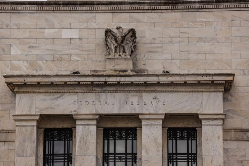 Treasuries Decline Driven by Short-Term Debt